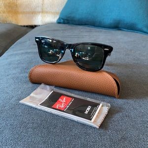 Brand new Ray Ban Wayfarer sunglasses
